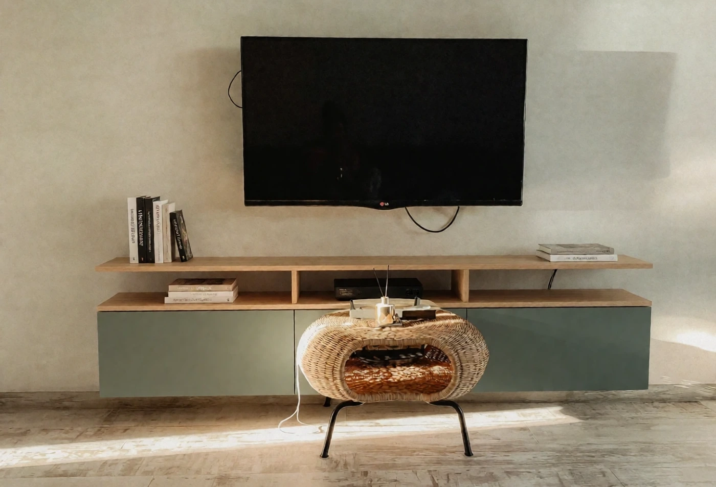 Nízká TV sestava v šalvějovém odstínu