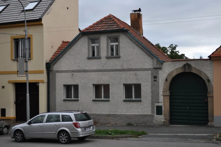 Odstranit auta a změnit oblohu – původní fotografie
